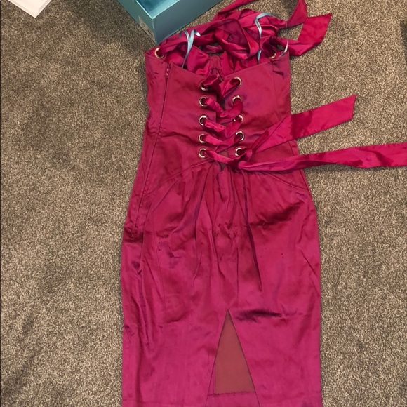 Marciano dress its dark pink NOT red - Picture 2 of 4